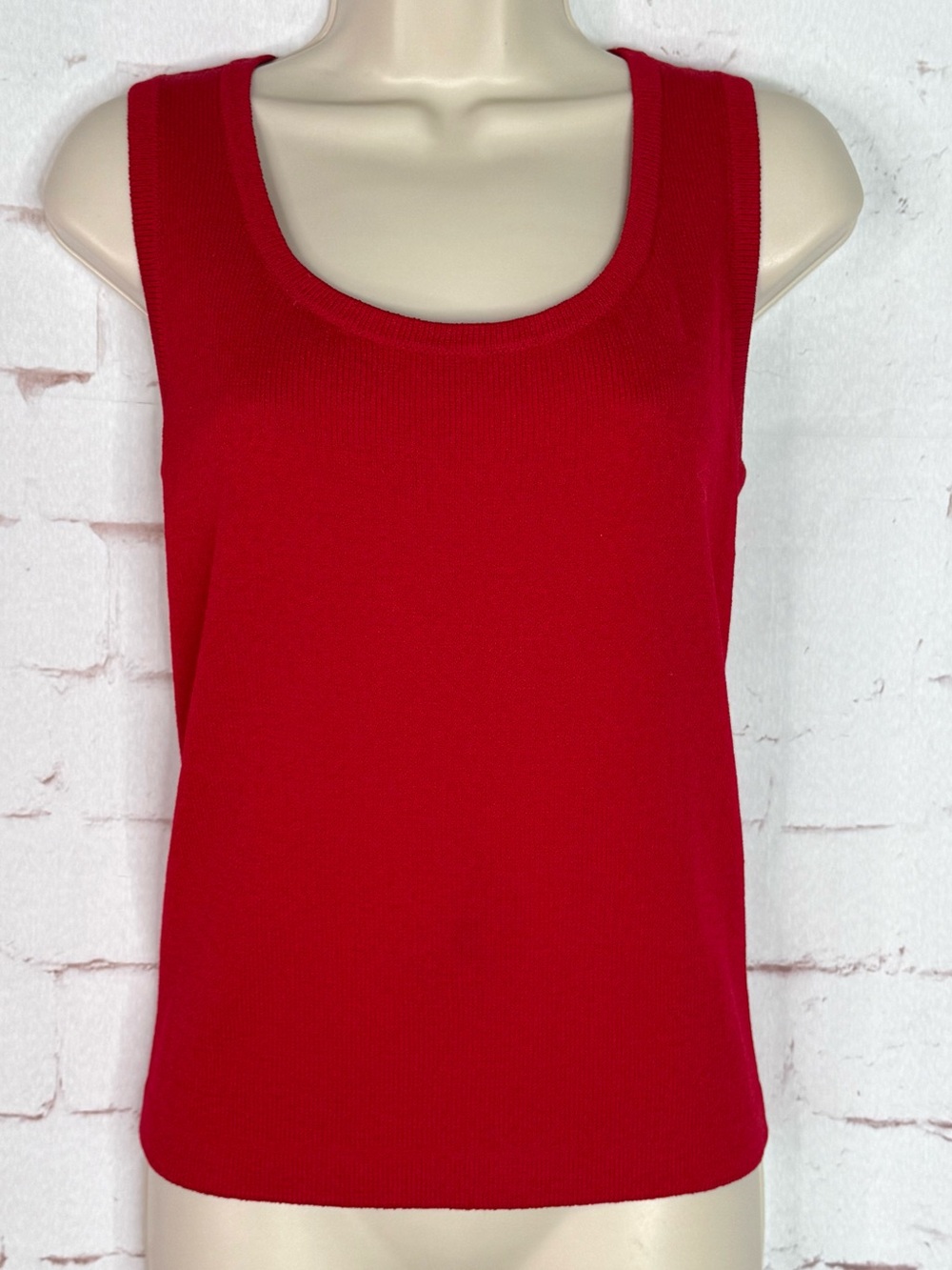 ST. JOHN Sport Santana Knit Red Shell Size Small Scoop Neck Sleeveless Tank - Picture 6 of 14